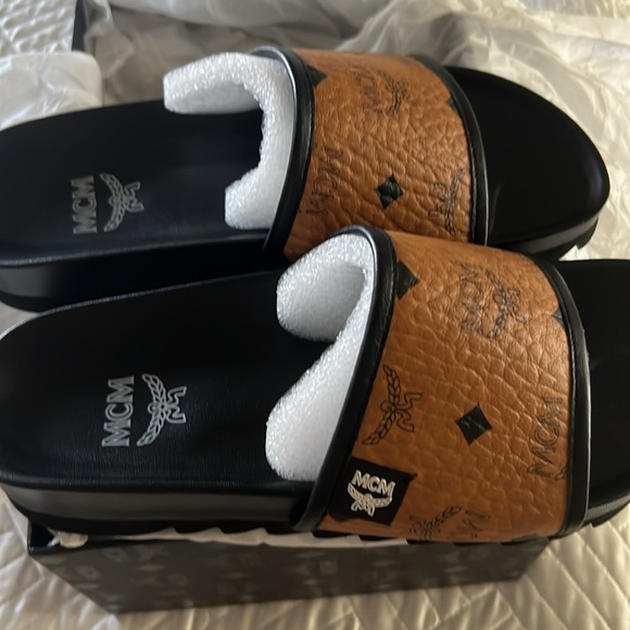 Brand new mcm - Picture 4 of 4